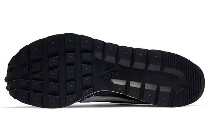 Sacai x Nike VaporWaffle “Black and White” 黑白 男女同款 CV1363-001