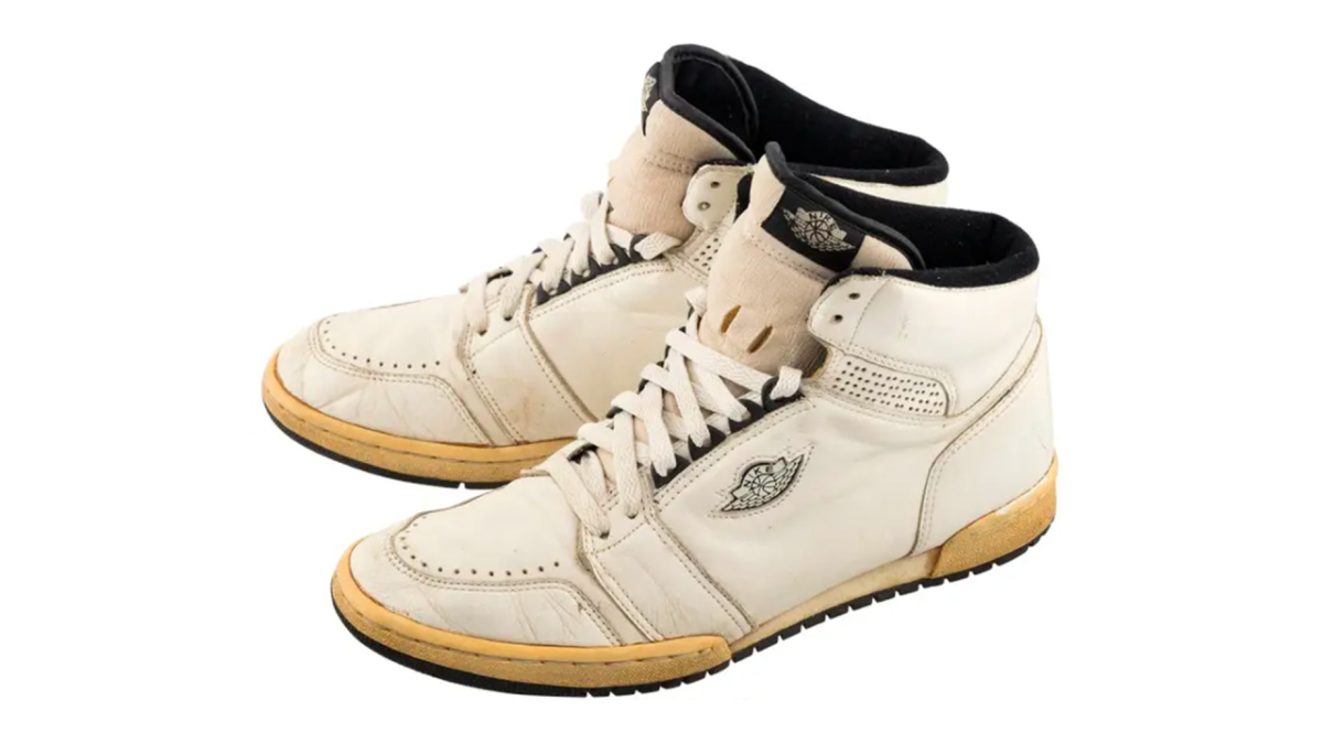 运动鞋, 球鞋, 服装, AJ1, Air Jordan 4, Air Jordan 2 - 早期的乔丹2号原型机目前正在拍卖中
