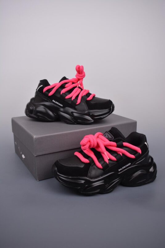 运动鞋, 巴黎世家, 休闲鞋, RO, Black, Balenciaga - BALENCIAGA 23ss Sneaker Rose Pink/Black 运动休闲鞋 低帮 潮流风 百搭 休闲运动鞋 货号：无  引用句子中的相关信息